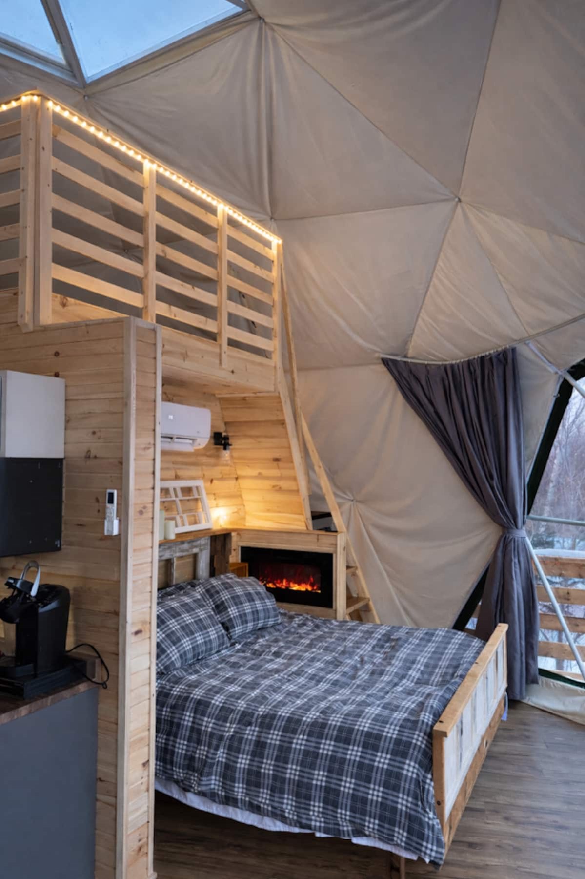 Birchwood Meadow — the king bed beneath the panoramic dome window